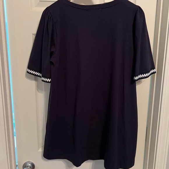 Chevron stitched trim knit tee - Picture 4 of 6